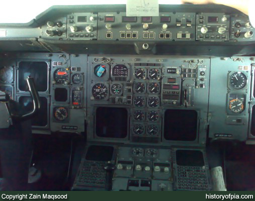 PIA Boeing 737-340
