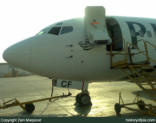 PIA Boeing 737-340