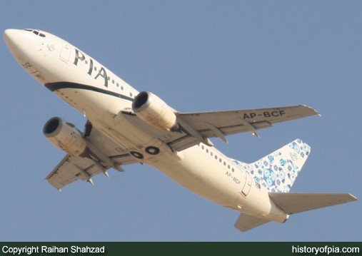 PIA Boeing 737-340