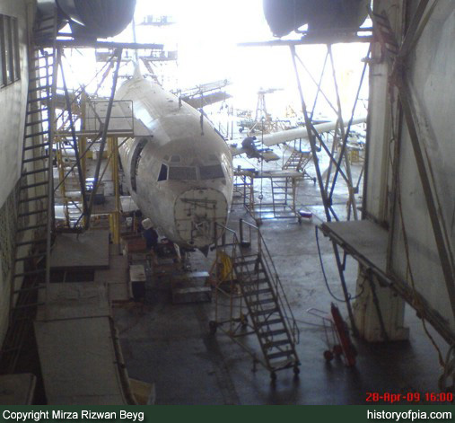 PIA Boeing 737-340