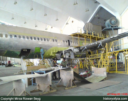 PIA Boeing 737-340