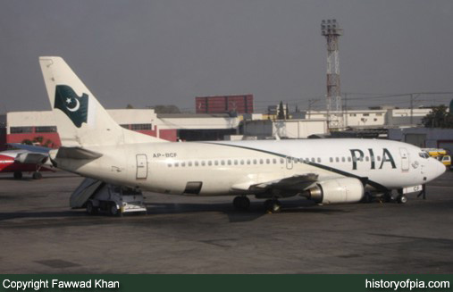 PIA Boeing 737-340