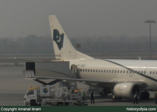 PIA Boeing 737-340