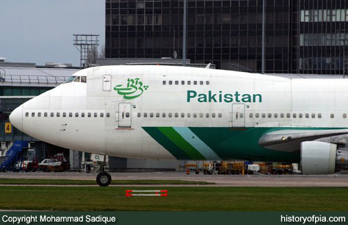 PIA Boeing 747-217B