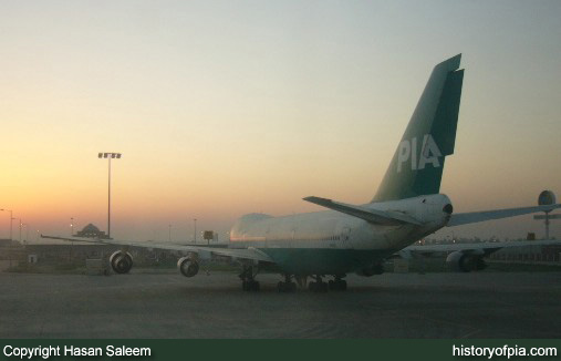 PIA Boeing 747-217B