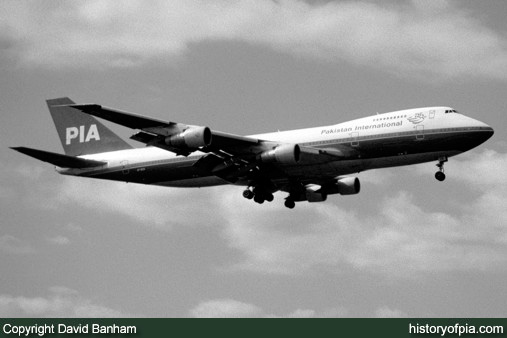 PIA Boeing 747-217B