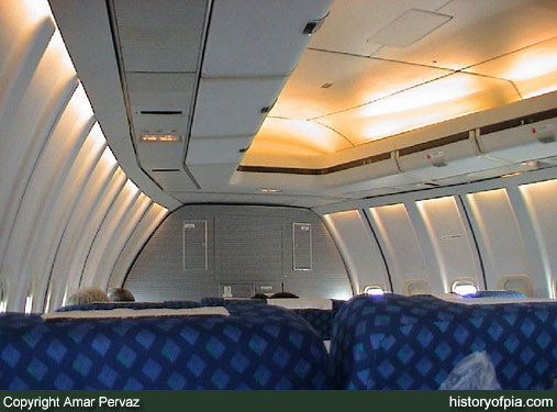 PIA Boeing 747-217B