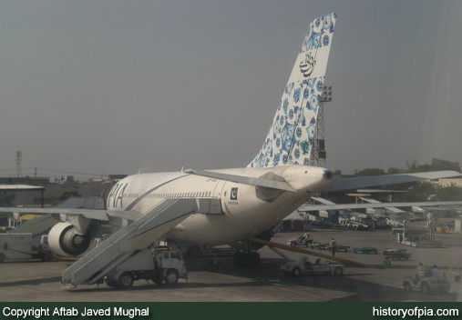PIA Airbus A310-308