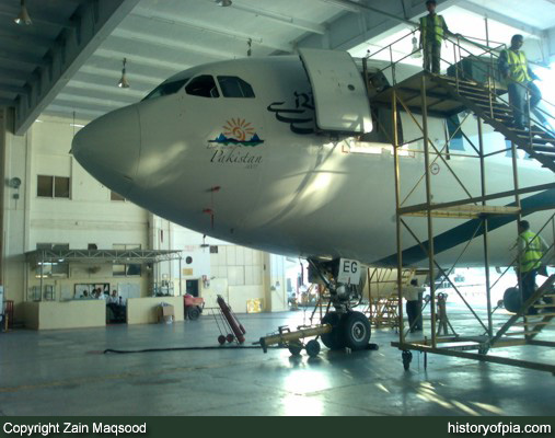 PIA Airbus A310-308
