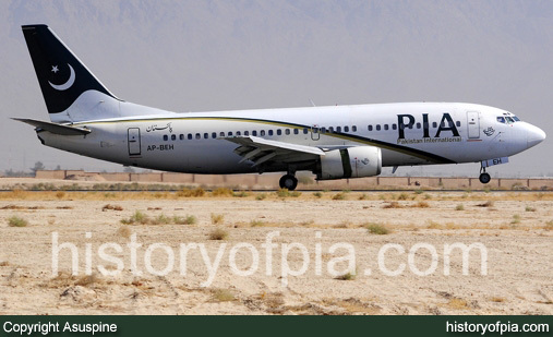 PIA Boeing 737-33A