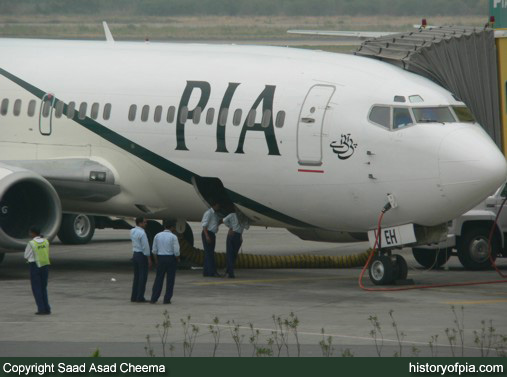 PIA Boeing 737-33A
