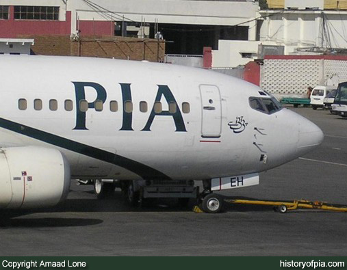 PIA Boeing 737-33A