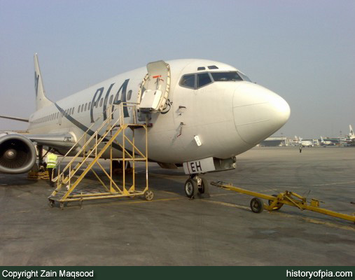PIA Boeing 737-33A