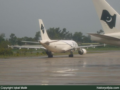 PIA Airbus A310-308