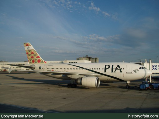 PIA Airbus A310-308