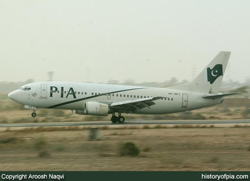 PIA Boeing 737-340