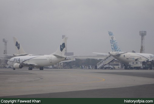 PIA Boeing 737-340