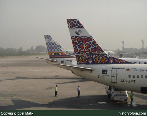 PIA Boeing 737-340