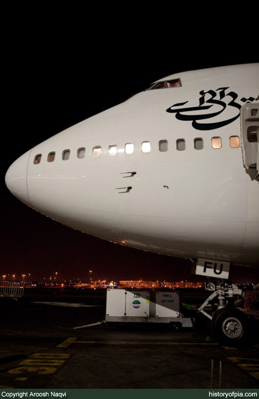 PIA Boeing 747-367