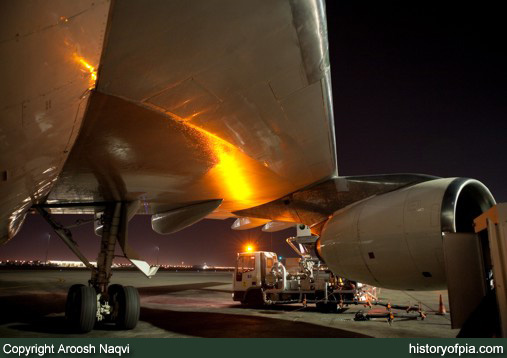 PIA Boeing 747-367