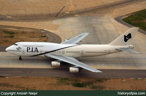 PIA Boeing 747-367