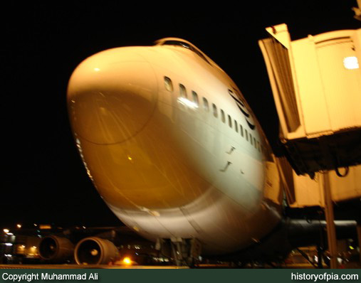 PIA Boeing 747-367
