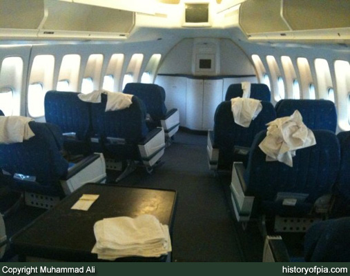 PIA Boeing 747-367