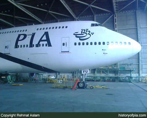 PIA Boeing 747-367