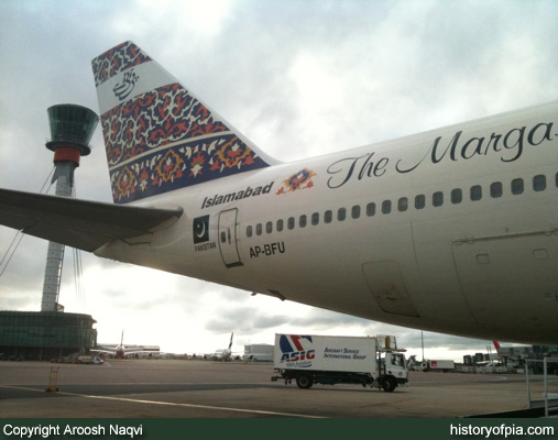 PIA Boeing 747-367
