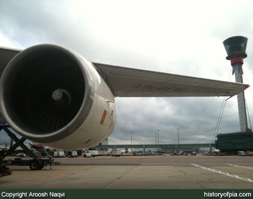 PIA Boeing 747-367