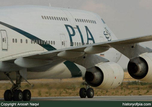 PIA Boeing 747-367