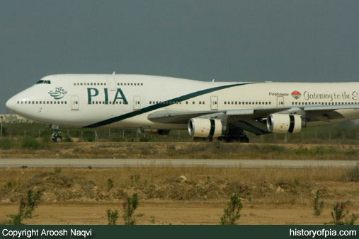 PIA Boeing 747-367