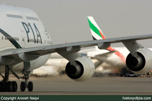 PIA Boeing 747-367