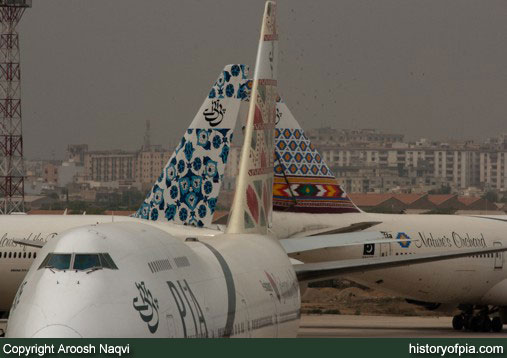 PIA Boeing 747-367