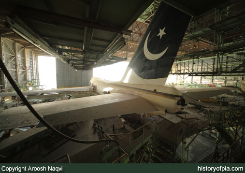 PIA Boeing 747-367