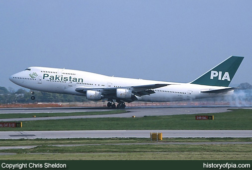 PIA Boeing 747-367