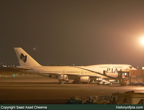 PIA Boeing 747-367