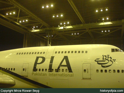 PIA Boeing 747-367