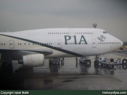 PIA Boeing 747-367