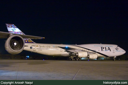 PIA Boeing 747-367
