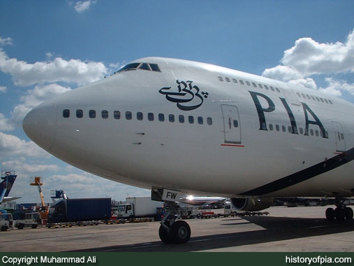 PIA Boeing 747-367