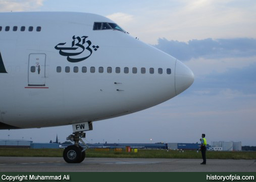 PIA Boeing 747-367