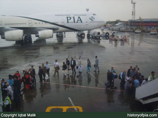PIA Boeing 747-367
