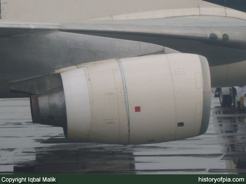 PIA Boeing 747-367