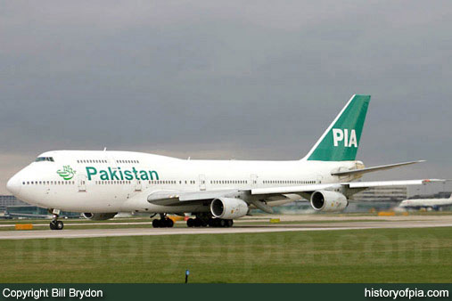 PIA Boeing 747-367
