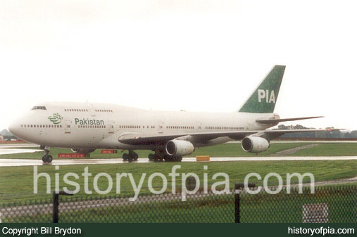 PIA Boeing 747-367