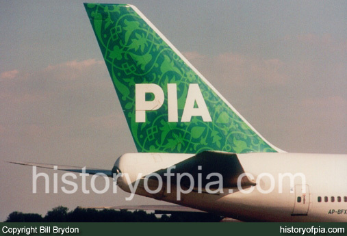 PIA Boeing 747-367