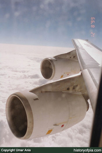 PIA Boeing 747-367