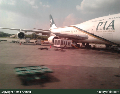 PIA Boeing 747-367