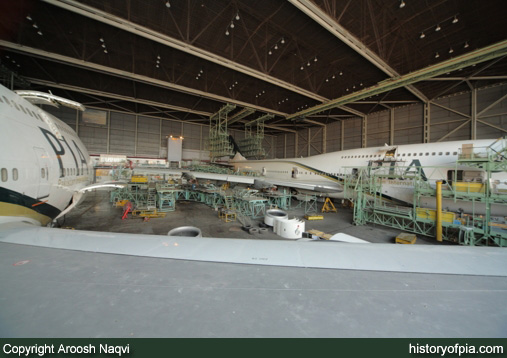PIA Boeing 747-367
